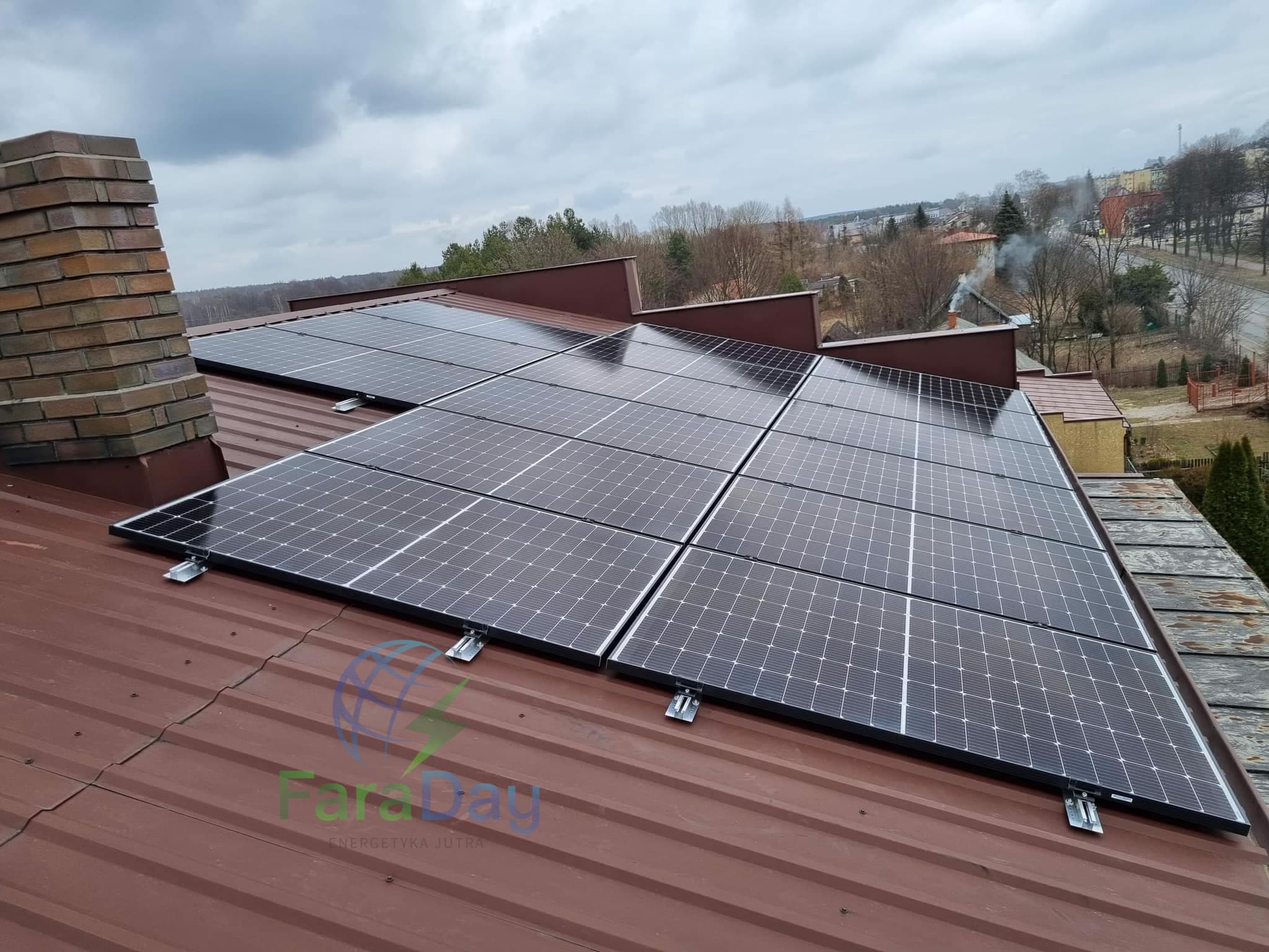 Instalacja fotowoltaiczna na dachu domu